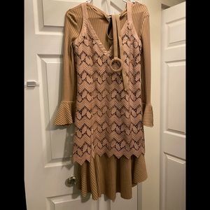 Dress，has three pieces，my size is 2-4。